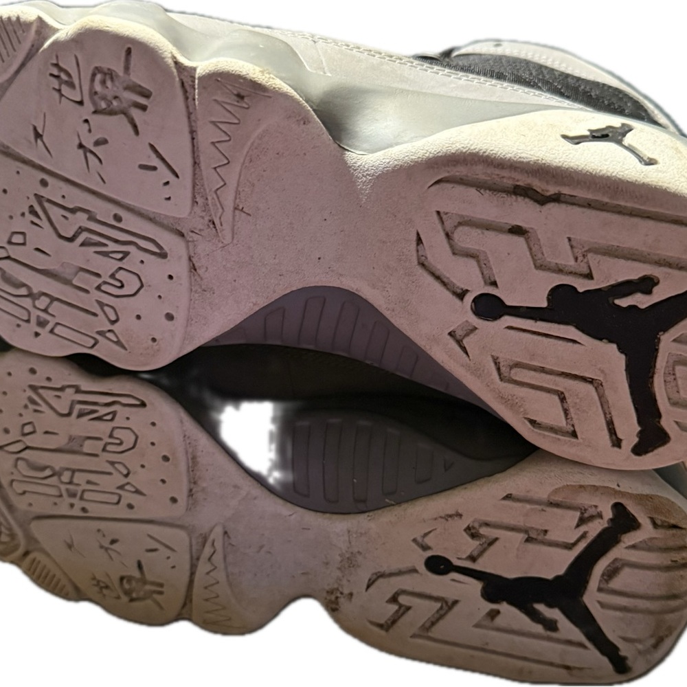 Jordan Men's Black and Gray Athletic Shoes - Picture 5 of 5
